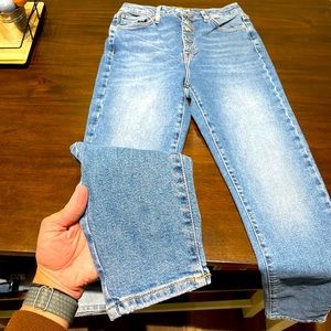 Forever 21 Womens Straight Leg High Waisted Jeans. Size 29 (8).